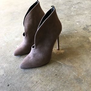 Gray slit pumps 🍋